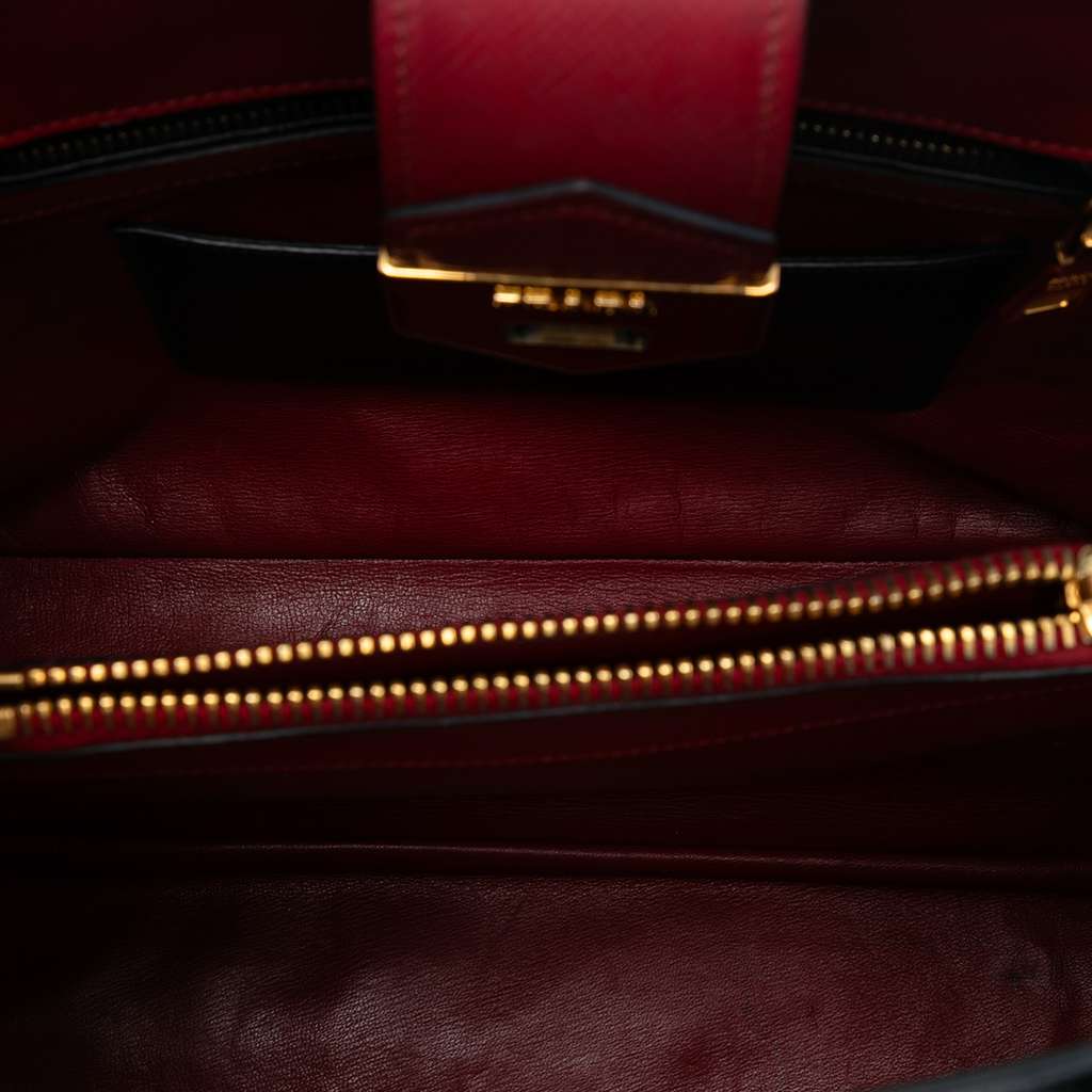 Prada Saffiano Cuir Convertible Top Handle Bag Black Leather Good condition - Model View