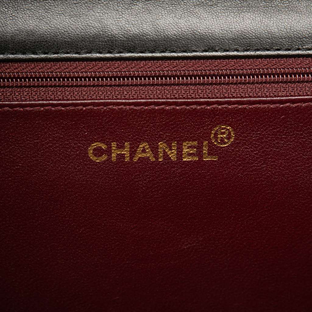 Chanel Medium CC Quilted Lambskin Single Flap Black Leather Good condition - Box View