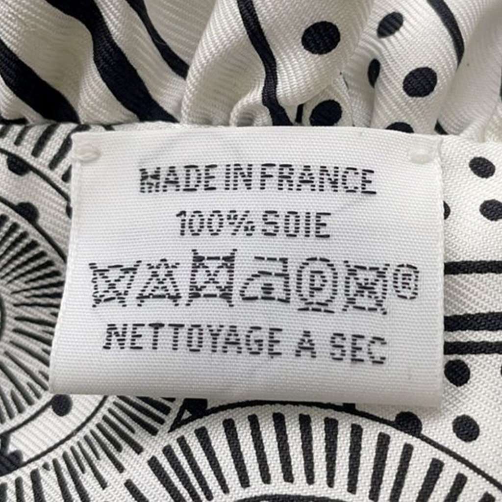 Hermès Eperon d'Or Bandana Ruffled Silk Twilly Scarf White Silk Good condition - Box View