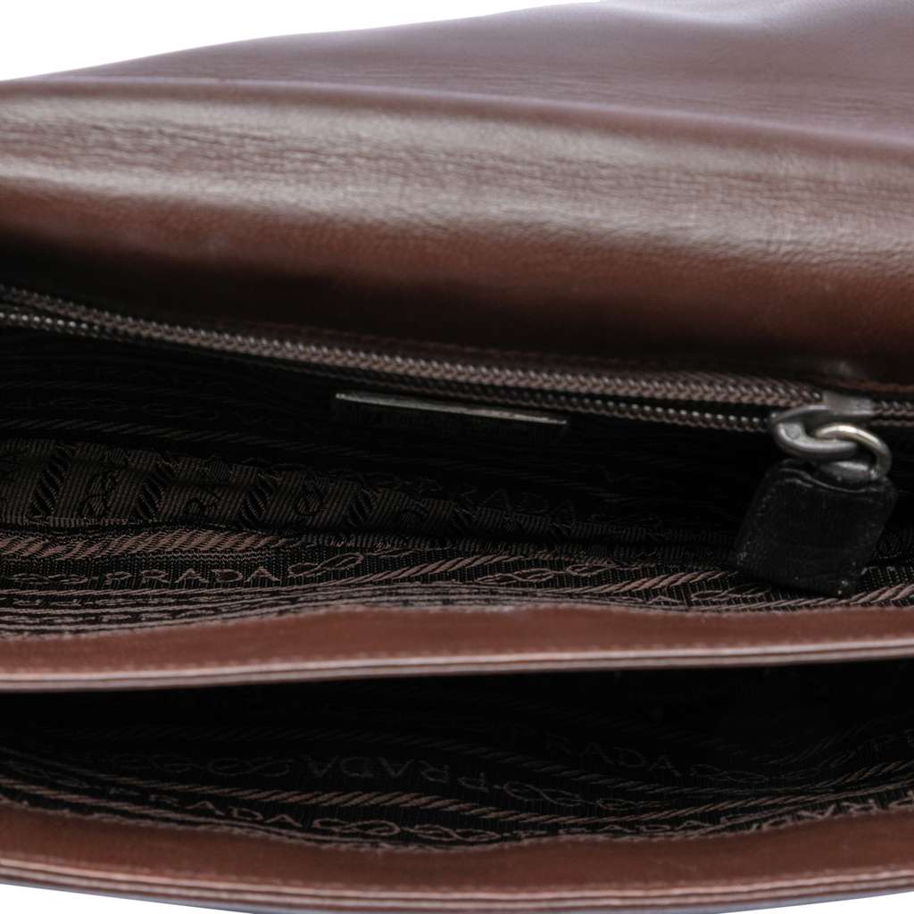 Prada Vitello City Resin Chain Crossbody Brown Leather Good condition - Model View