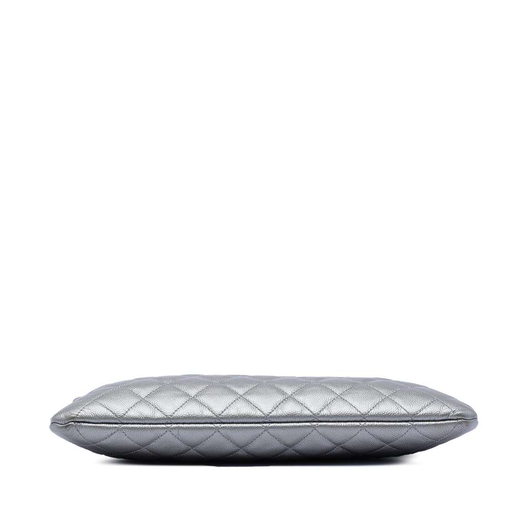 Chanel Medium Quilted Caviar Boy O Case Clutch Silver Leather Good condition - Inside View