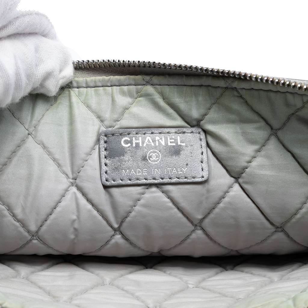 Chanel Medium Quilted Caviar Boy O Case Clutch Silver Leather Good condition - Box View