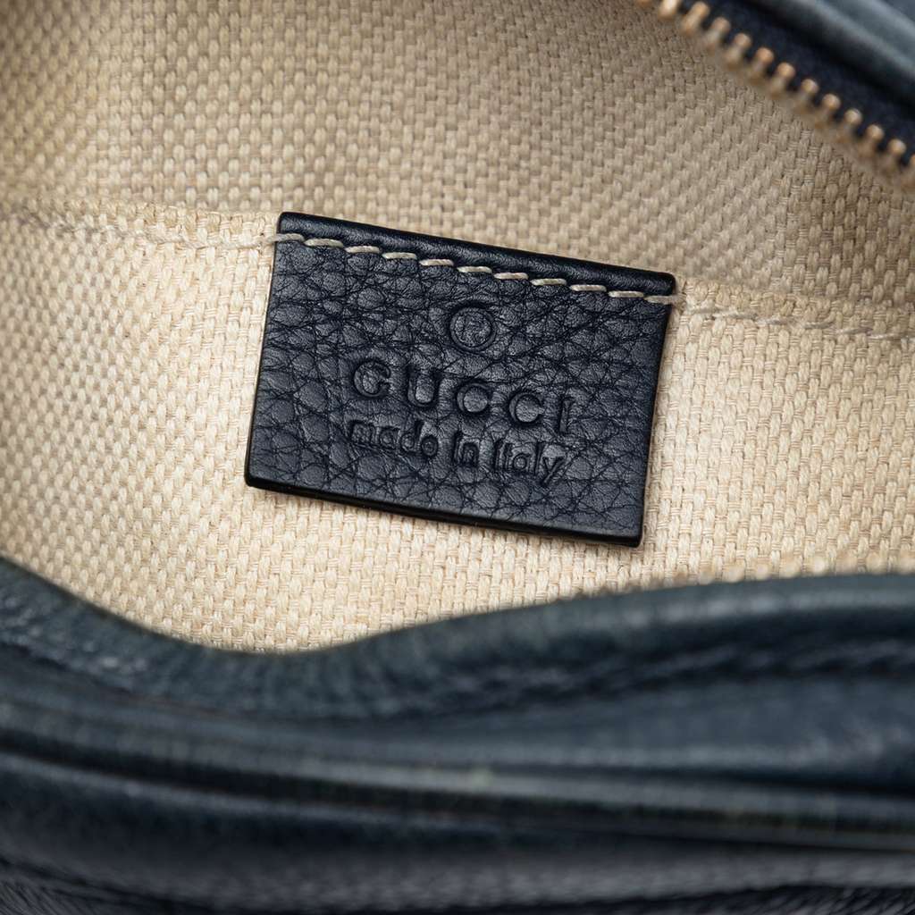 Gucci Mini Pebbled Calfskin Soho Chain Crossbody Blue Leather Good condition - Box View