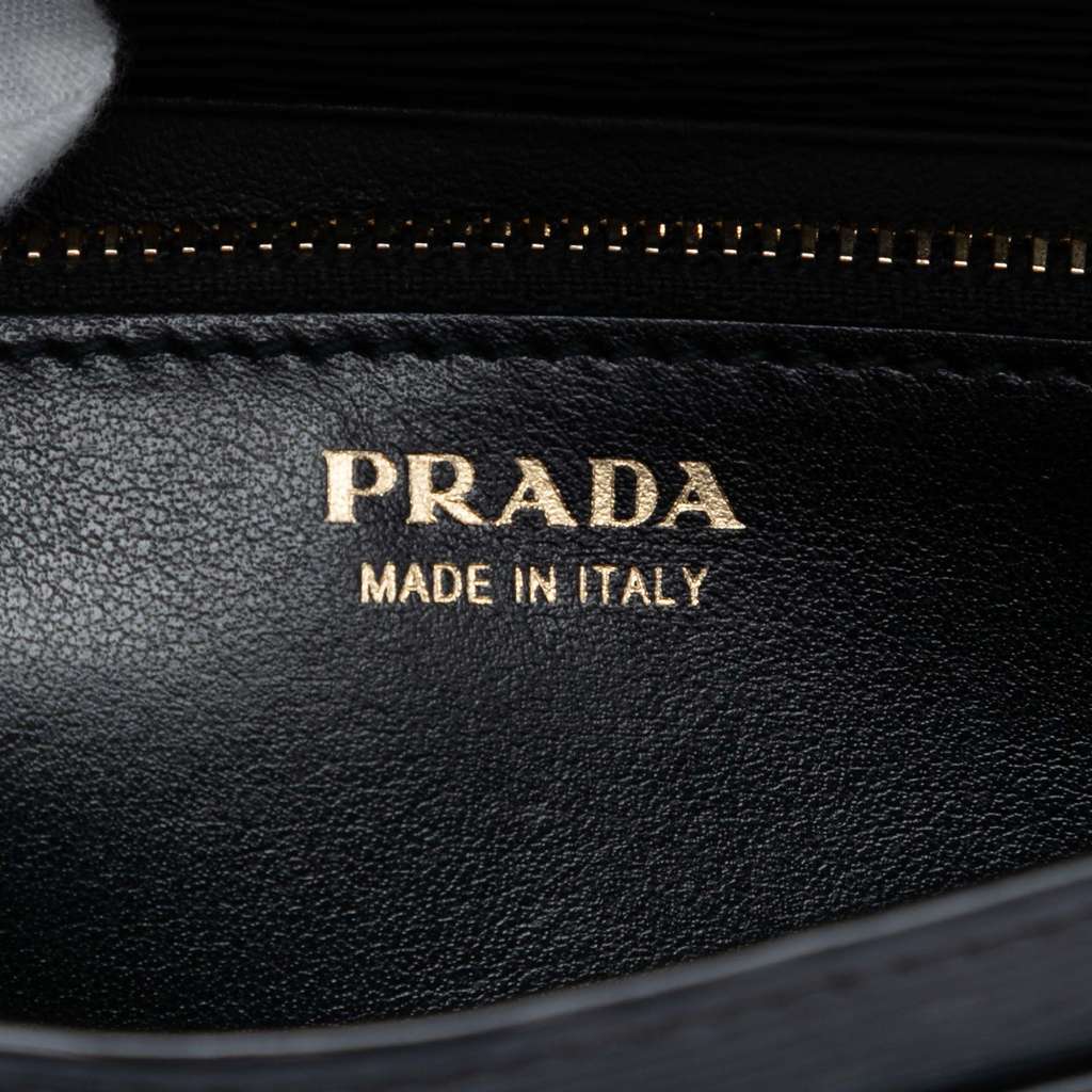 Prada Vitello Move Wallet On Chain Black Leather Good condition - Box View