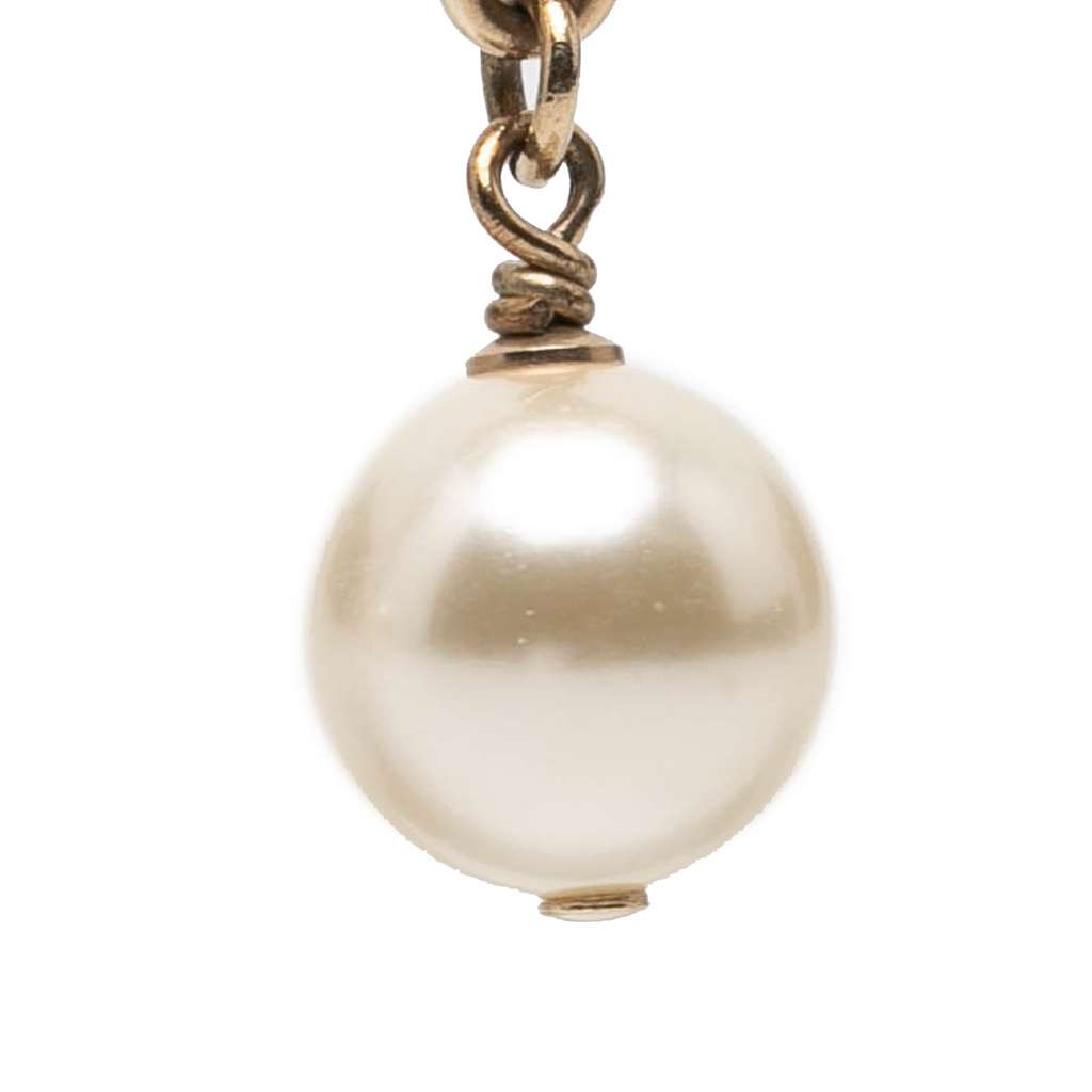 Chanel CC Gold Plated Faux Pearl and Strass Drop Earrings Gold Metal Good condition - Model View