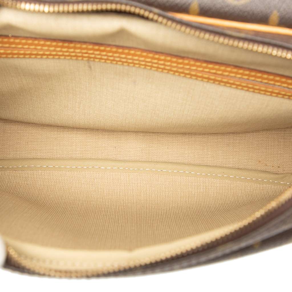 Louis Vuitton Monogram Reporter PM Brown Good condition - Model View