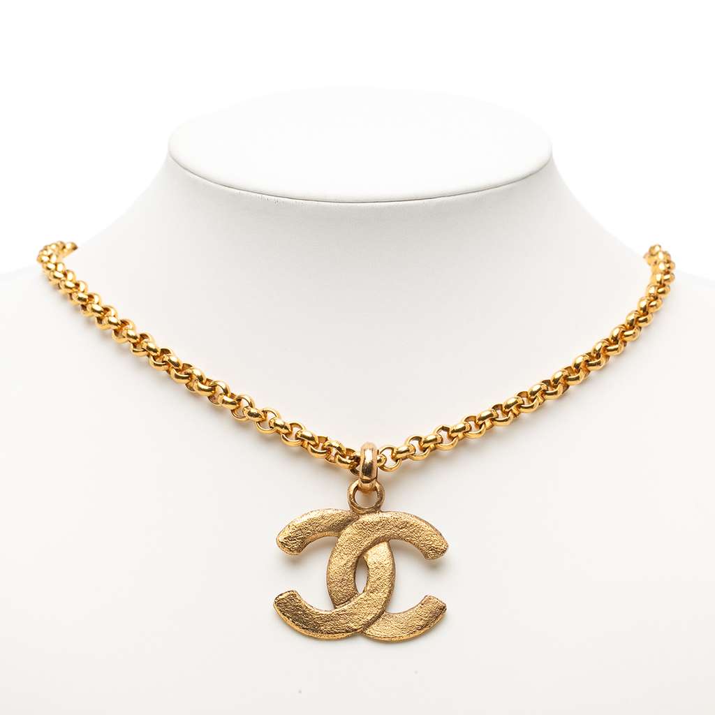 Chanel Gold Plated CC Pendant Necklace Gold Metal Good condition - Box View