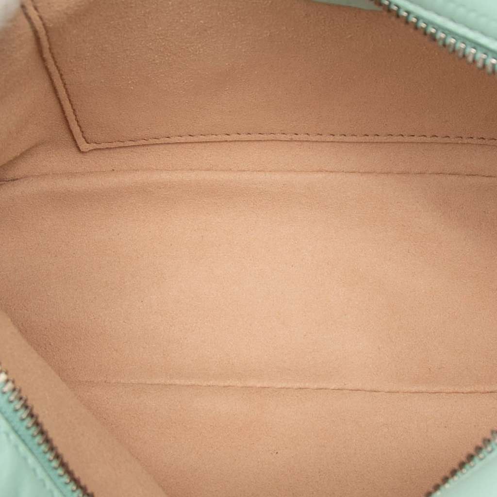 Gucci Small GG Marmont Diagonal Matelasse Leather Crossbody Blue Leather Good condition - Model View