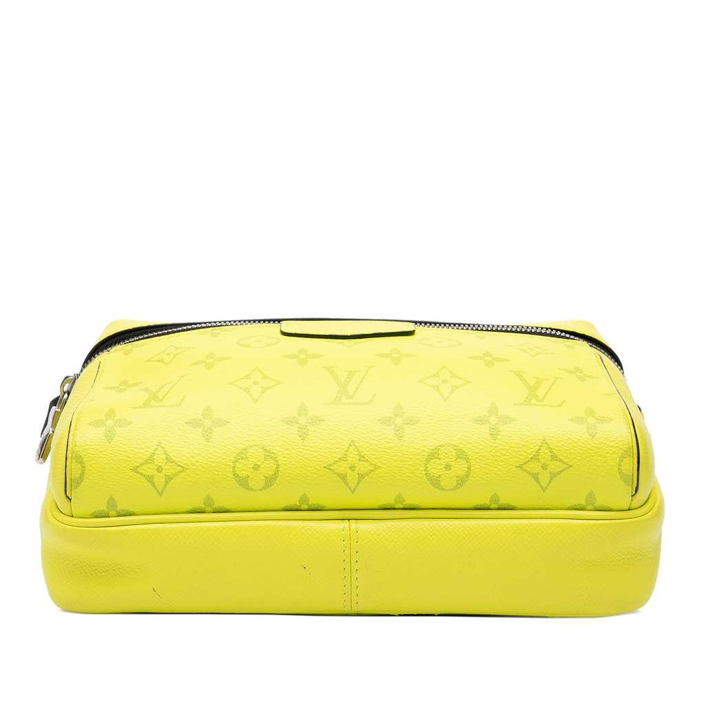 Louis Vuitton Monogram Taigarama Outdoor Messenger Yellow Leather Good condition - Inside View