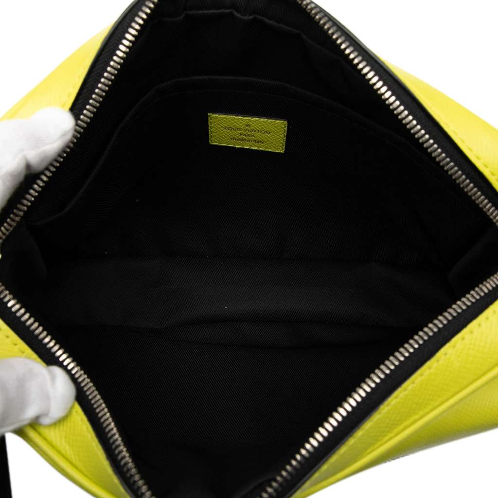 Louis Vuitton Monogram Taigarama Outdoor Messenger Yellow Leather Good condition - Model View