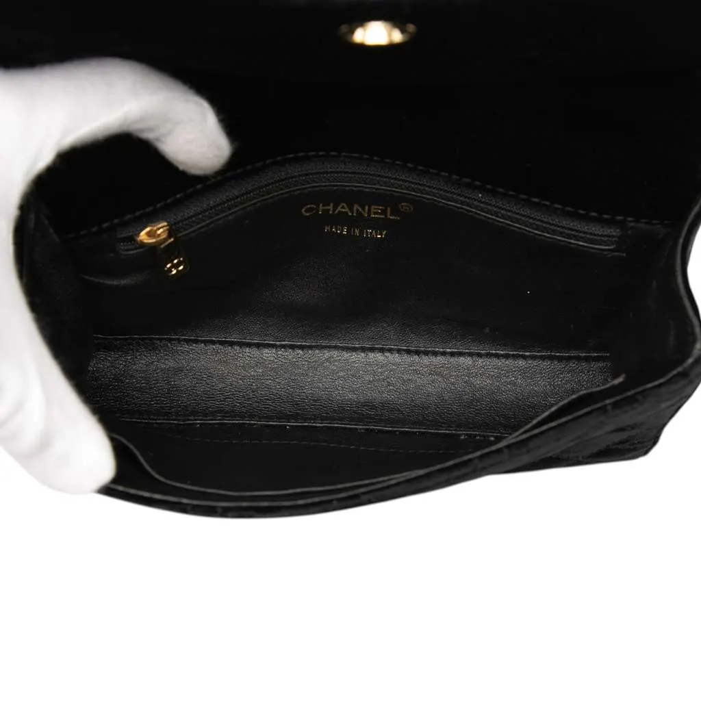 Chanel CC Quilted Velvet Chain Shoulder Bag Black Velvet Very good - Model View