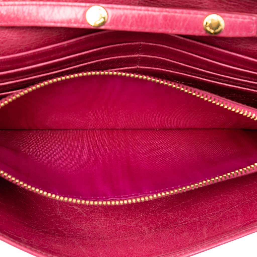 Miu Miu Matelasse Lambskin Wallet On Chain Pink Leather Good condition - Model View