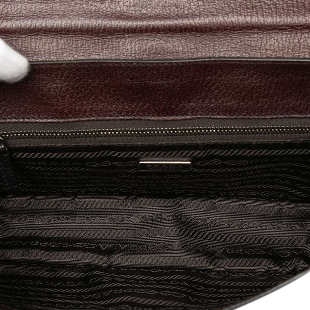 Prada Vitello Daino Shoulder Bag Red Leather Good condition - Model View