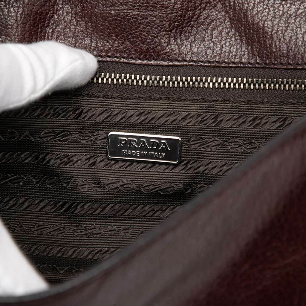 Prada Vitello Daino Shoulder Bag Red Leather Good condition - Box View