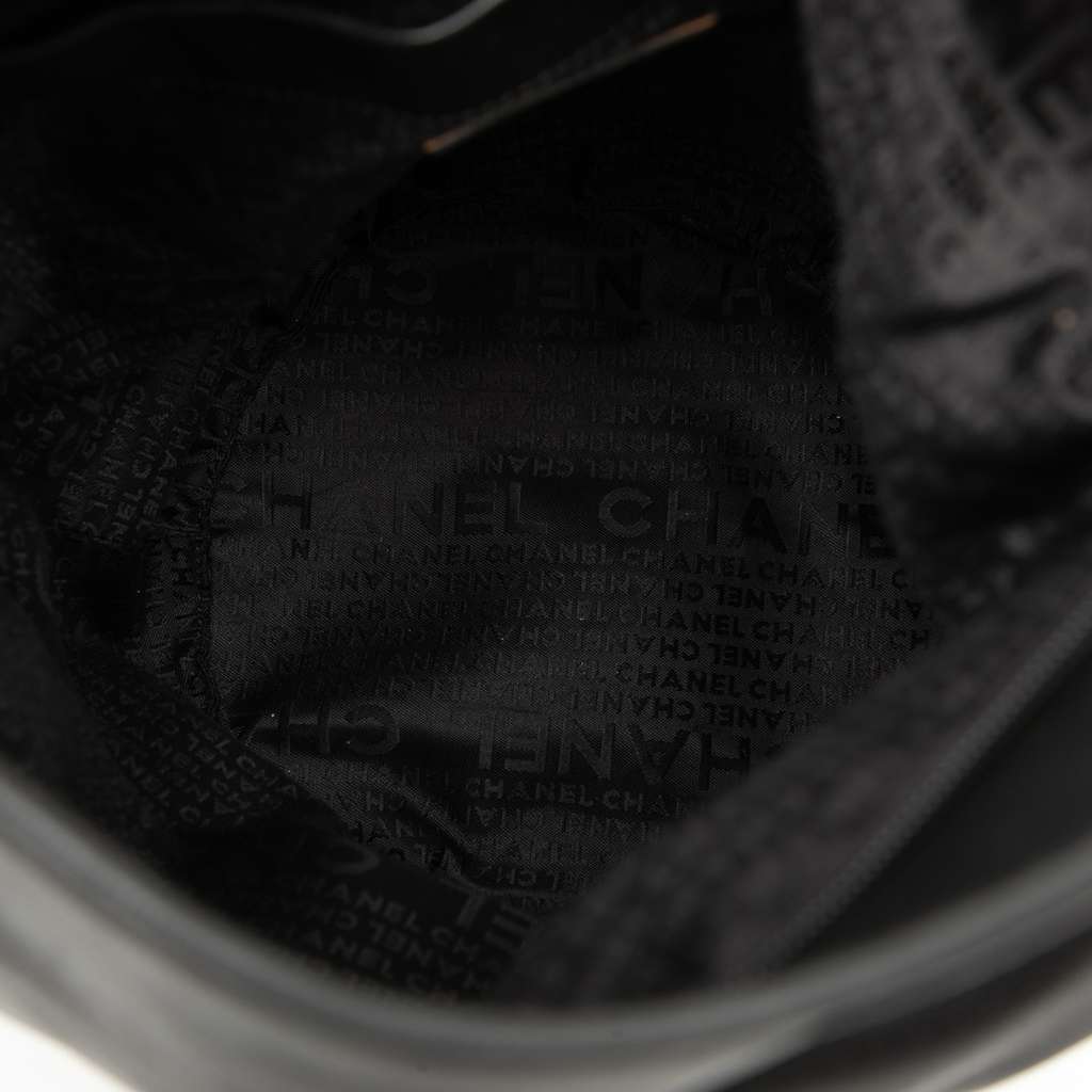 Chanel CC Lambskin Bucket Bag Black Leather Good condition - Model View