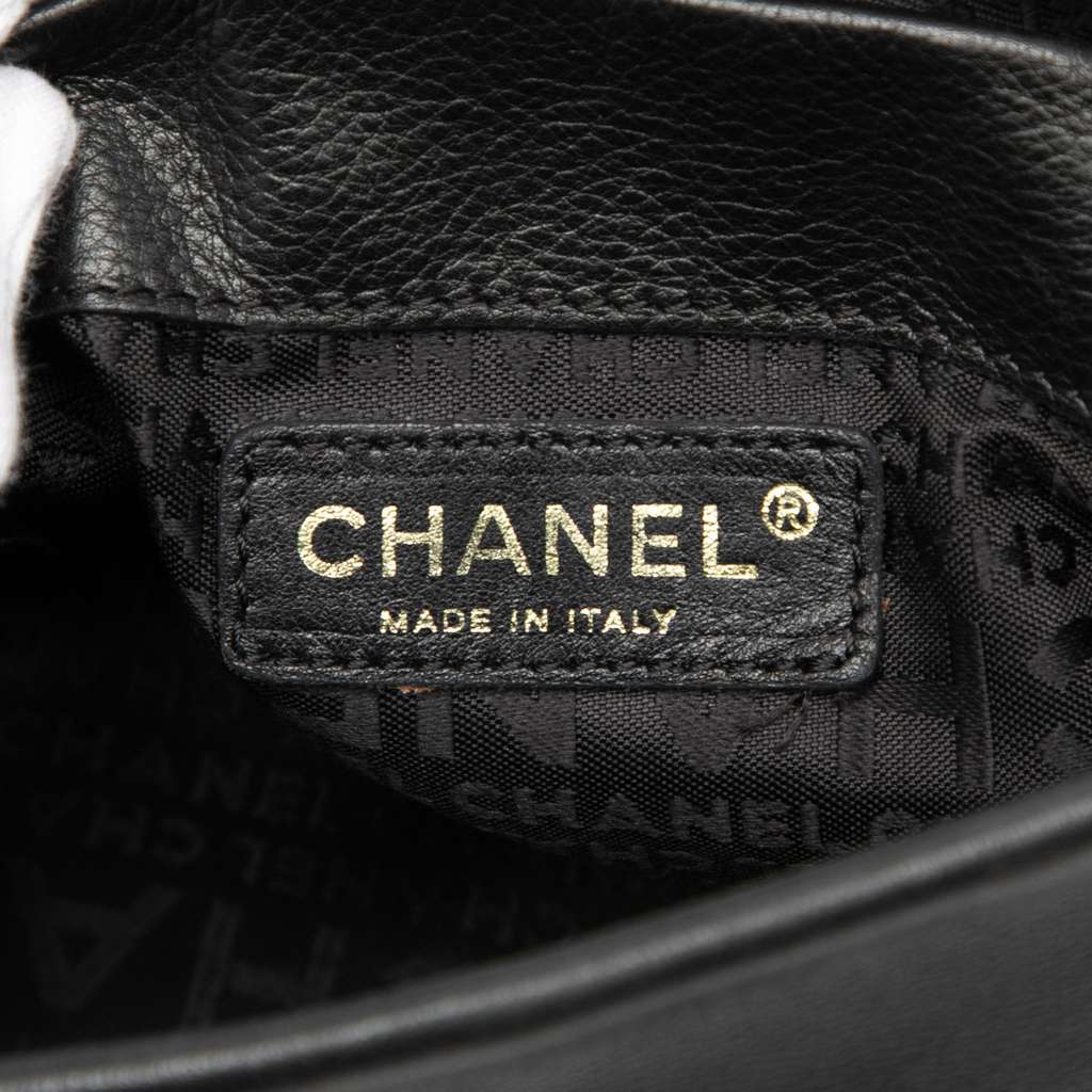 Chanel CC Lambskin Bucket Bag Black Leather Good condition - Box View