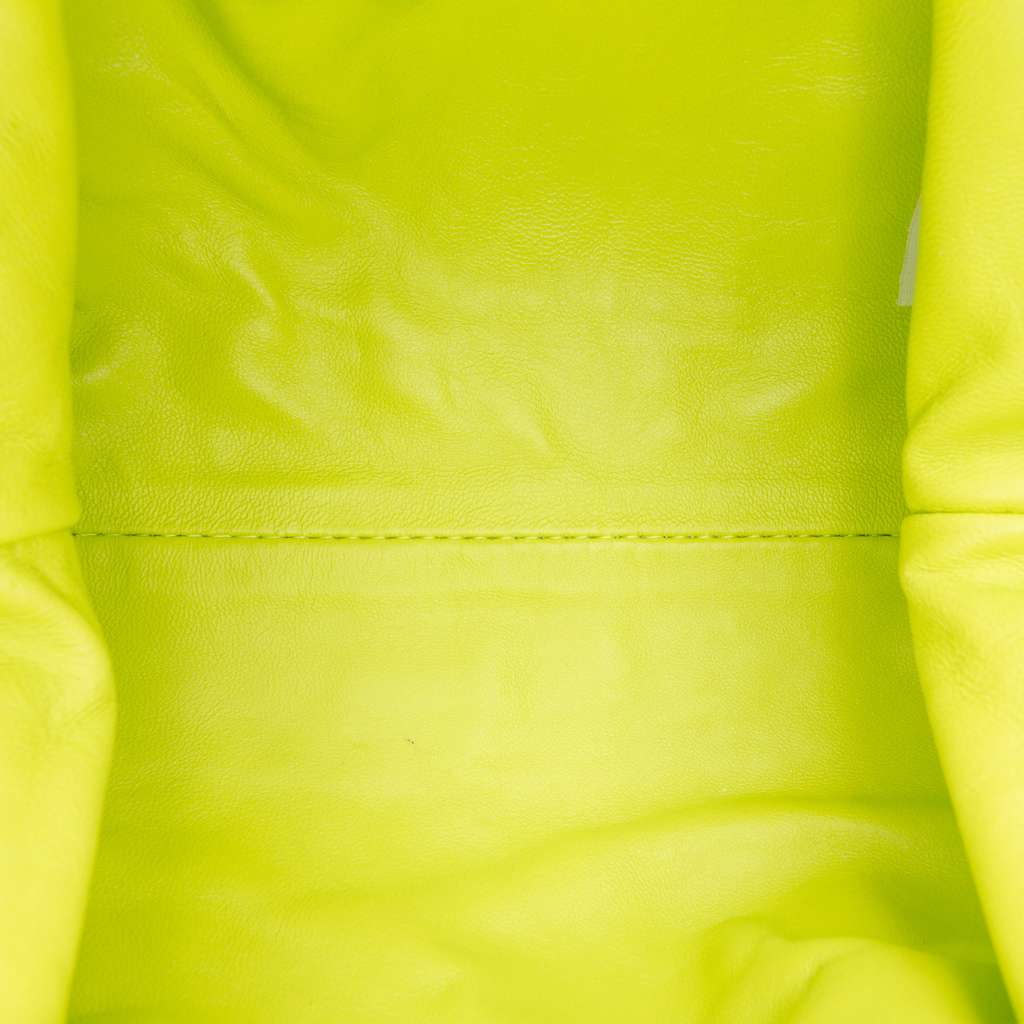 Bottega Veneta Nappa Intrecciato The Mini Pouch Crossbody Green Leather Good condition - Model View