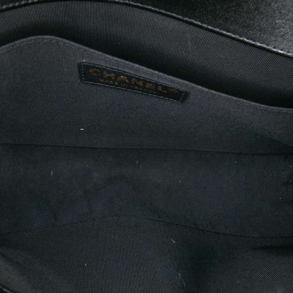 Chanel Old Medium Quilted Lambskin Boy Flap Black Leather Good condition - Model View