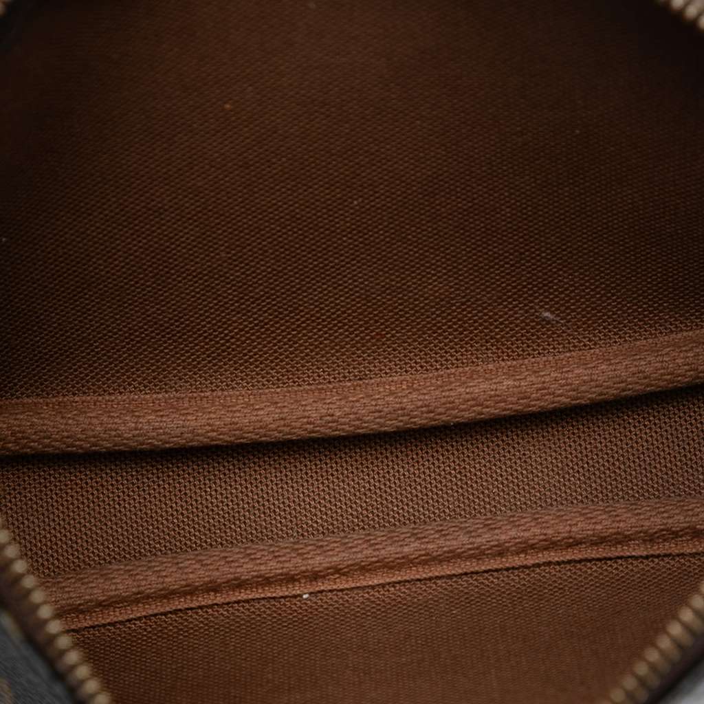 Louis Vuitton Monogram Mini Pochette Accessoires Brown Good condition - Model View