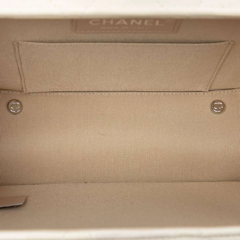 Chanel Quilted Lambskin Metal Bar Convertible Clutch White Leather Very good - Model View
