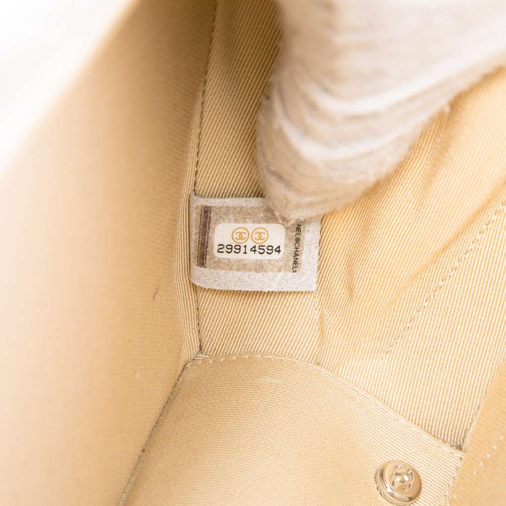 Chanel Quilted Lambskin Metal Bar Convertible Clutch White Leather Good condition - Box View