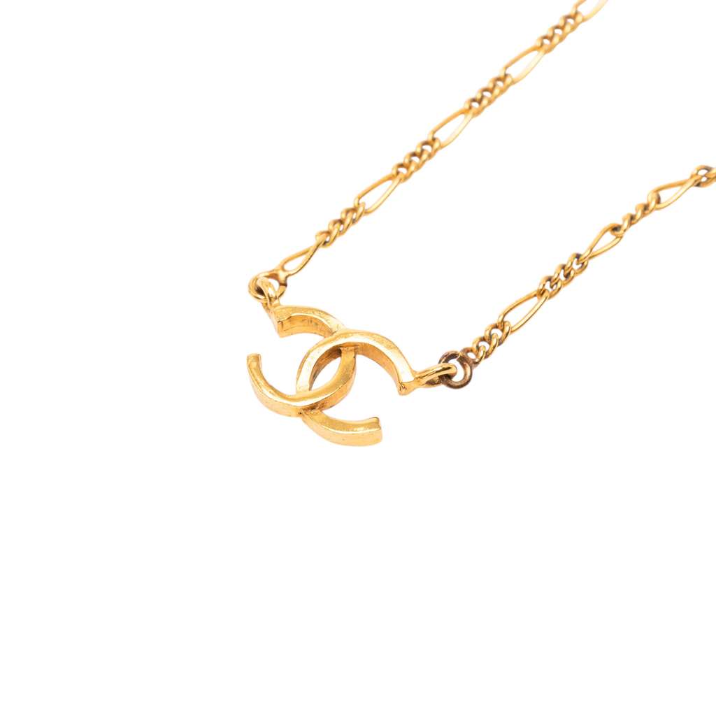 Chanel Gold Plated CC Pendant Necklace Gold Metal Good condition - Model View