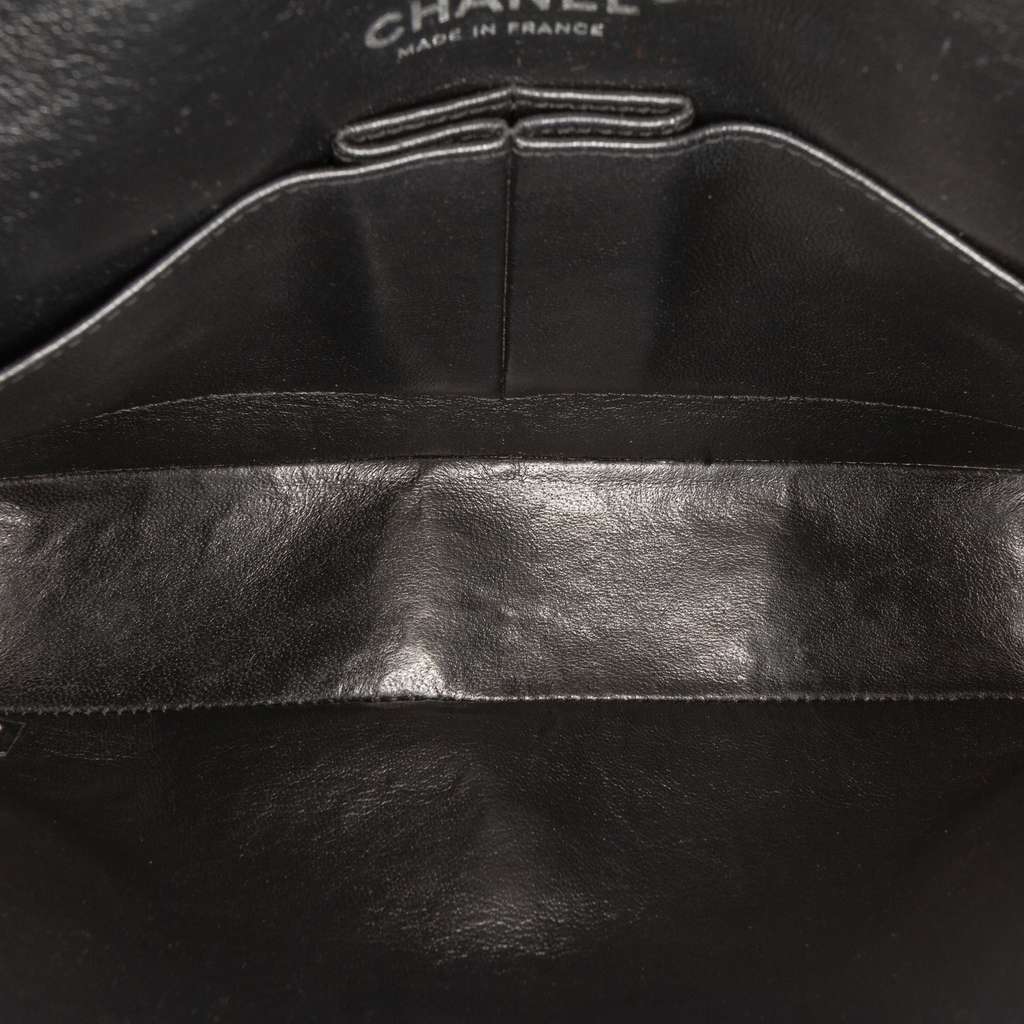 Chanel Medium Classic Caviar Double Flap Black Leather Good condition - Model View