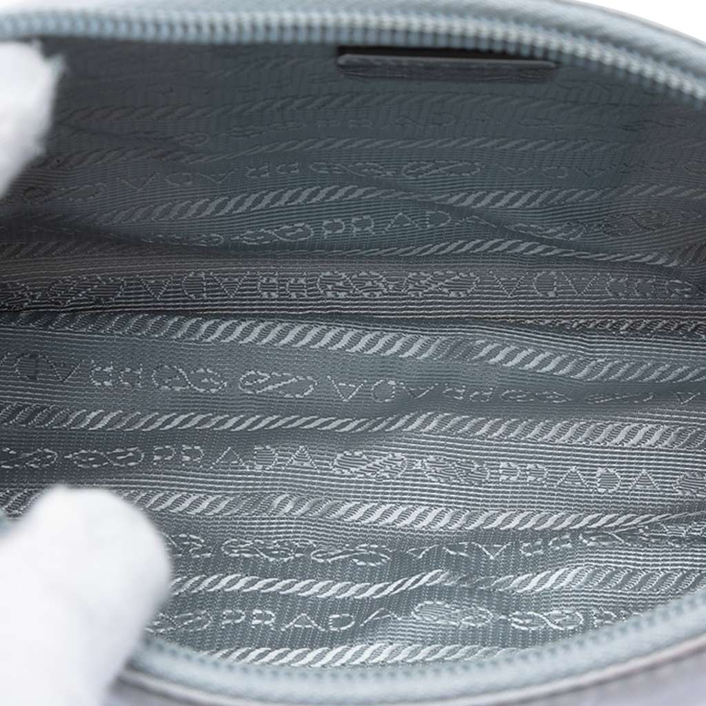 Prada Mini Tessuto Re Edition 2000 Shoulder Bag Blue Good condition - Model View