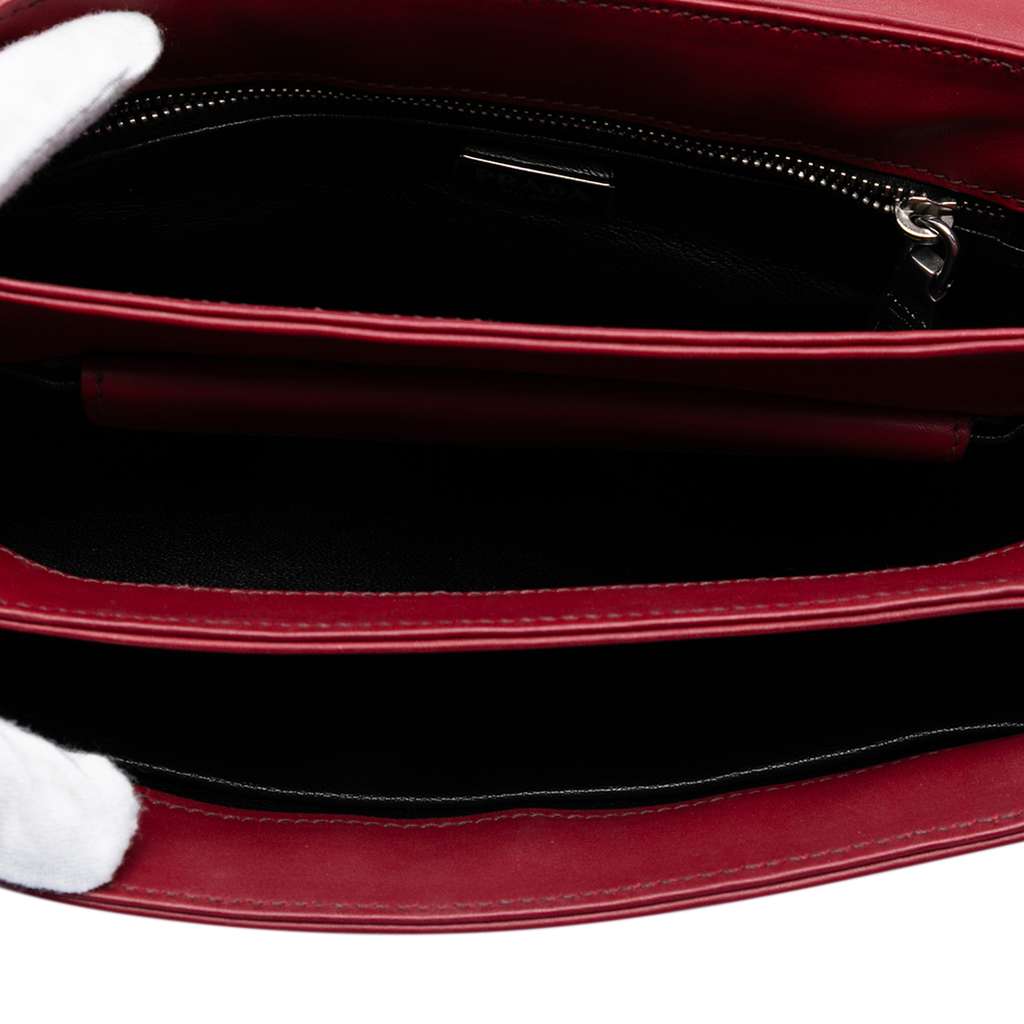 Prada Soft Calf Chain Crossbody Red Leather Good condition - Model View