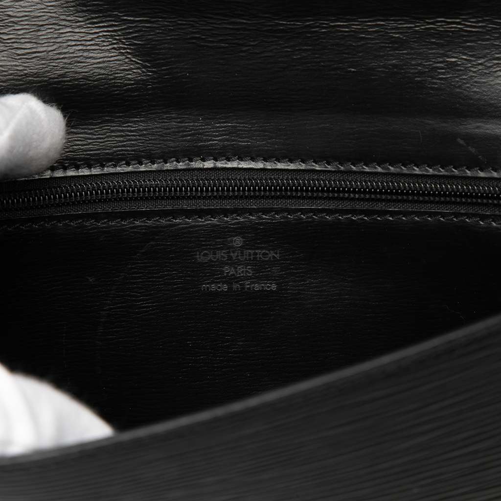 Louis Vuitton Epi Hublot Black Leather Good condition - Box View