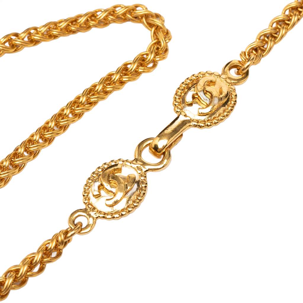 Chanel CC Gold Plated Clover Pendant Necklace Gold Metal Good condition - Model View