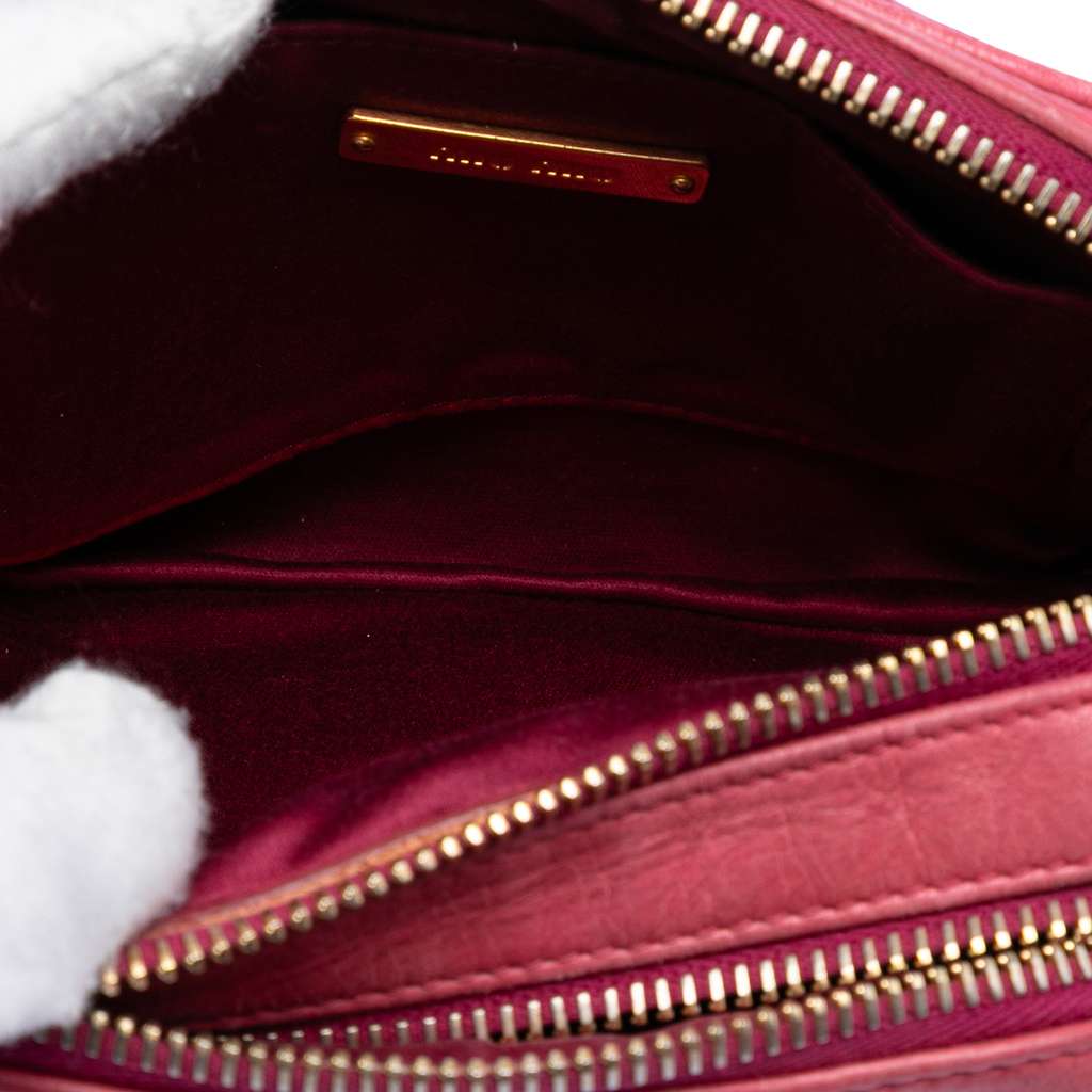 Miu Miu Matelasse Nappa Camera Crossbody Pink Leather Good condition - Model View