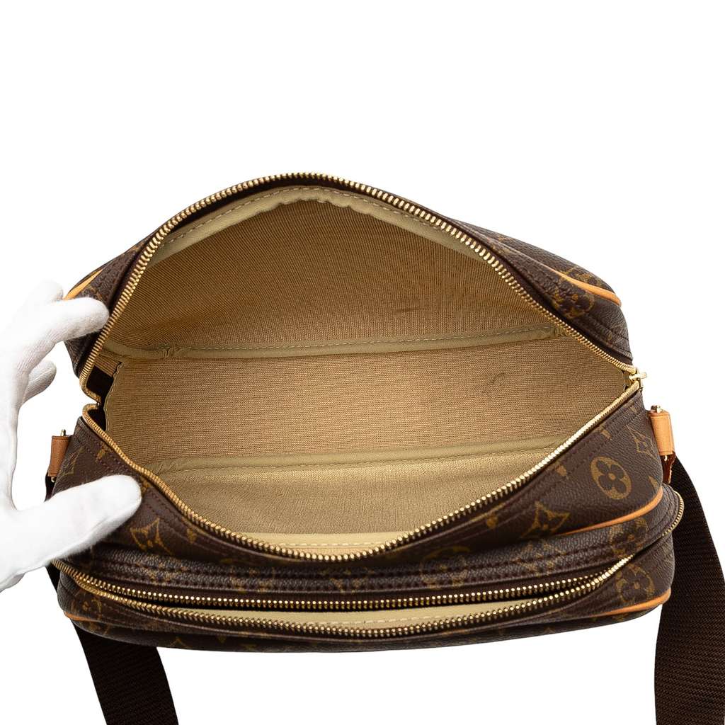 Louis Vuitton Monogram Reporter PM Brown Good condition - Model View