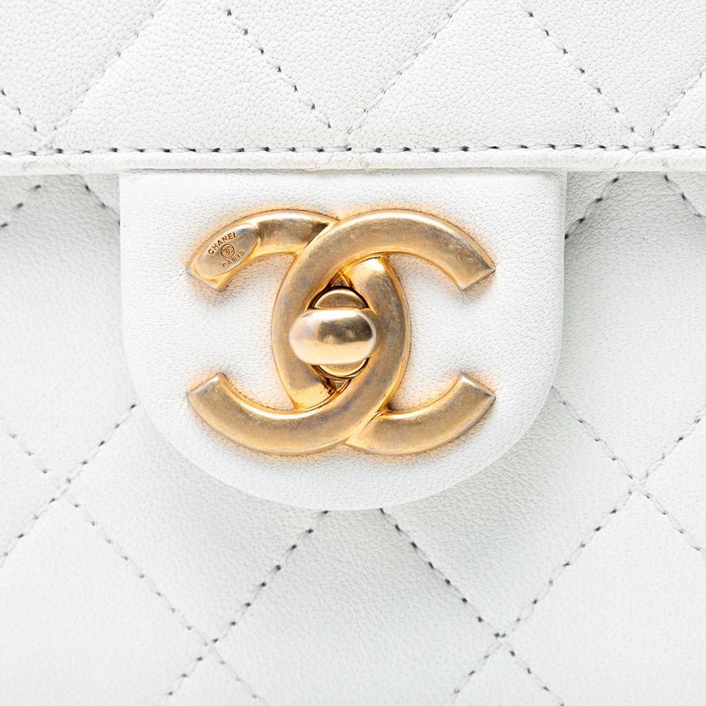 Chanel Small Quilted Lambskin Chic Pearls Flap White Leather Good condition - Box View