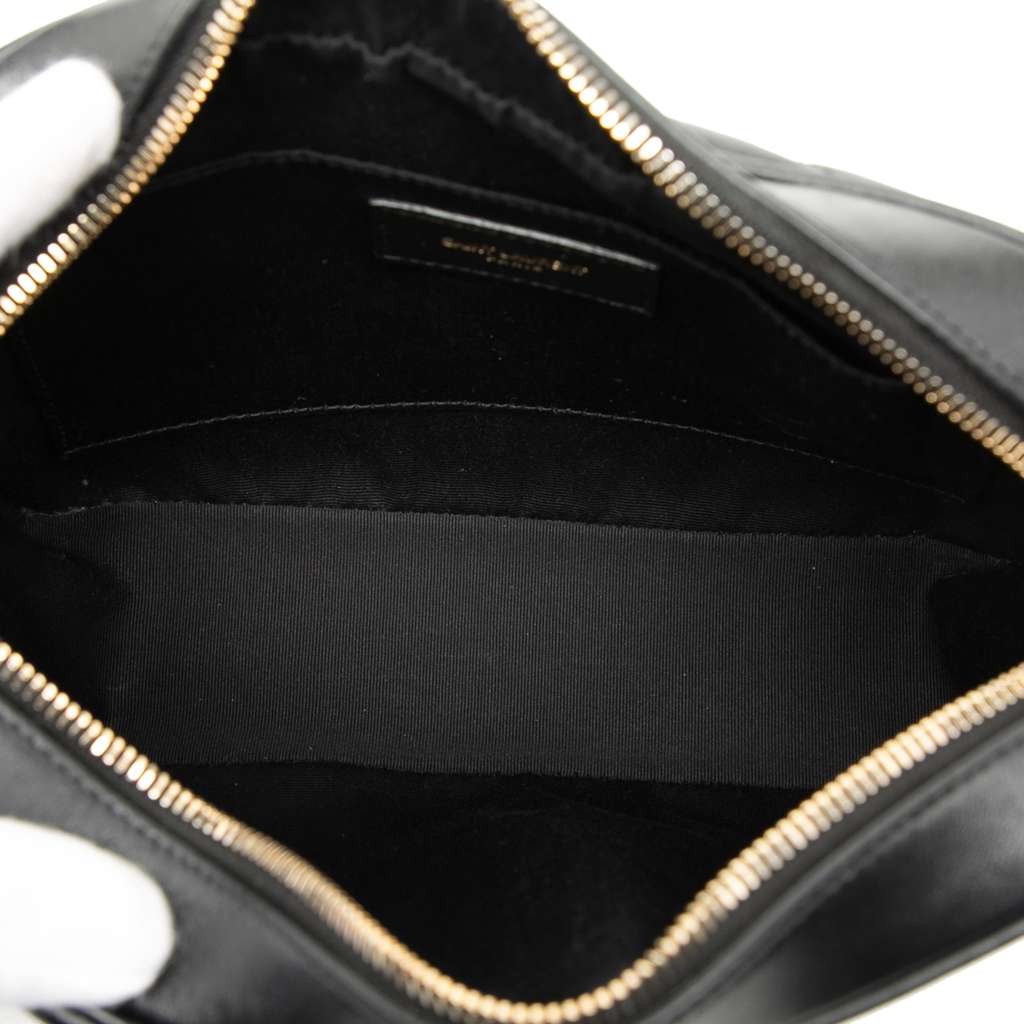 Saint Laurent Matelasse Leather Monogram Lou Camera Bag Black Leather Good condition - Model View