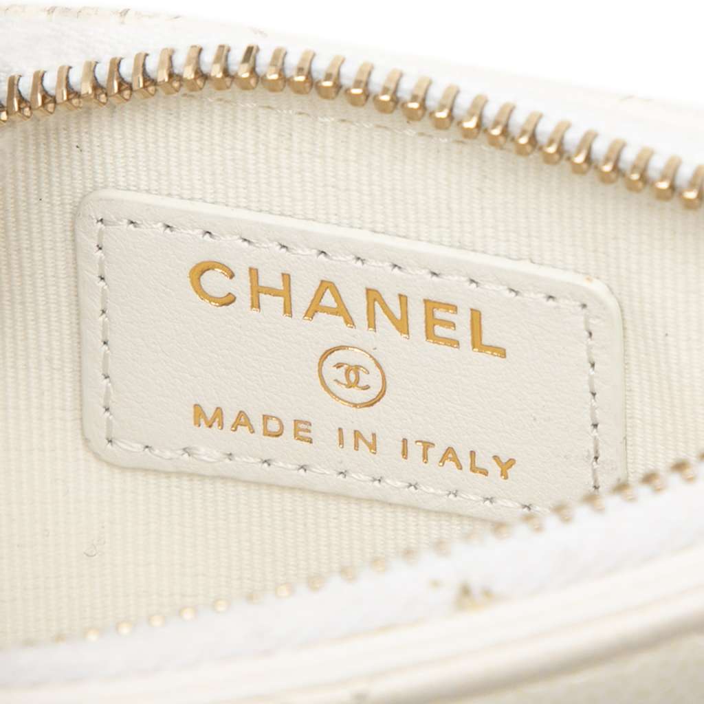 Chanel CC Quilted Caviar Flap Zip Card Holder White Leather Good condition - Box View