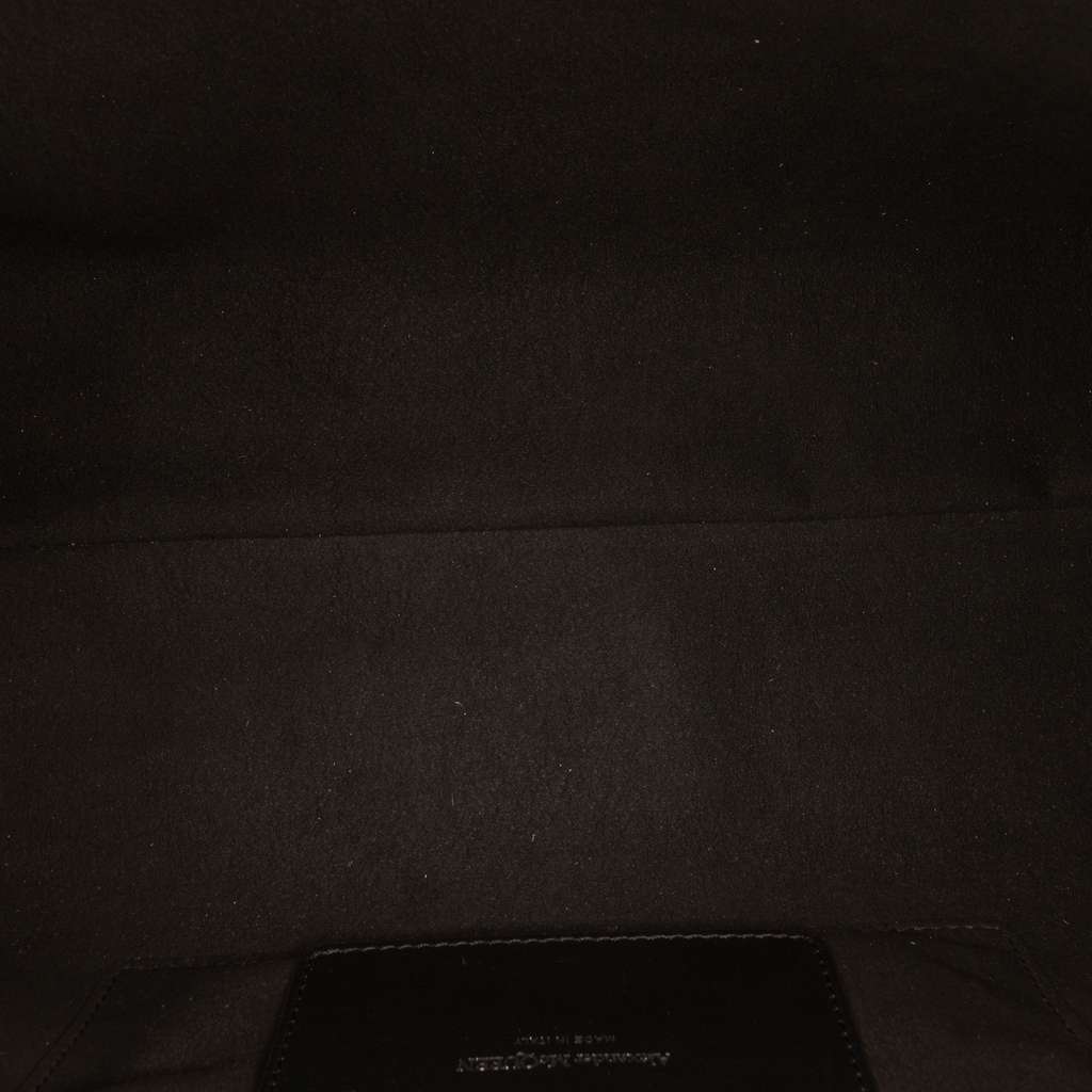 Alexander Mcqueen Large Calfskin Skull Knuckle Duster Fold Over Clutch Black Leather Good condition - Model View