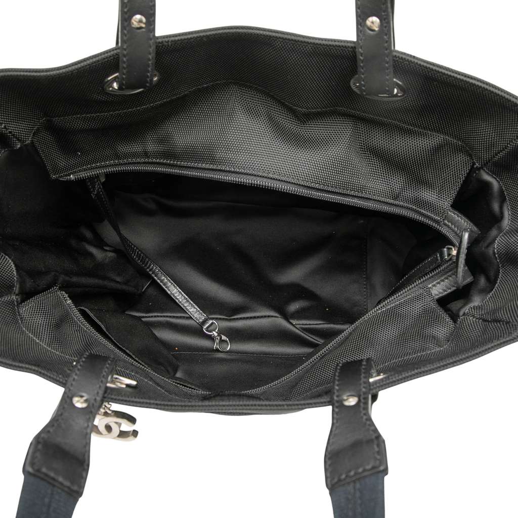 Chanel Medium Quilted Canvas Paris Biarritz Tote Blue Canvas Good condition - Model View