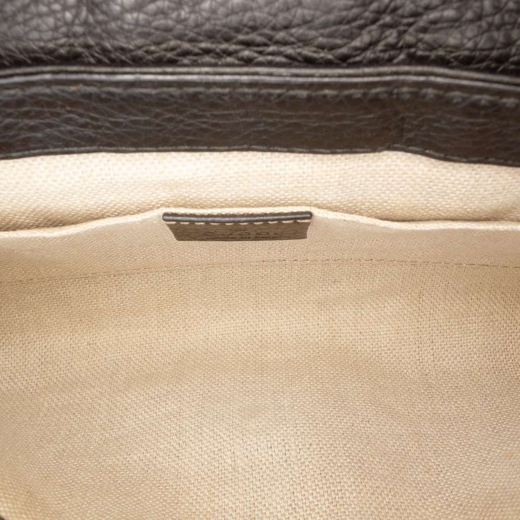 Gucci Pebbled Leather Greenwich Clutch with Chain Black Leather Good condition - Model View