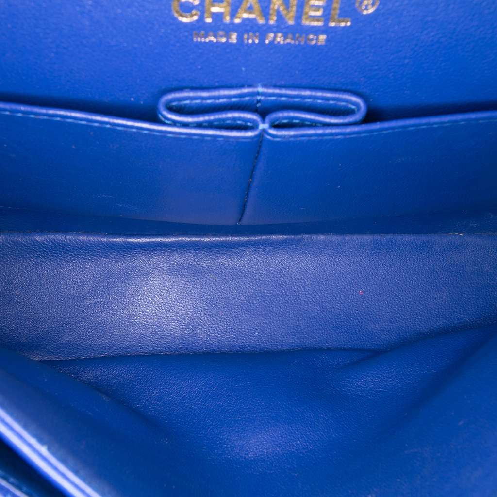 Chanel Medium Classic Chevron Lambskin Double Flap Blue Leather Good condition - Model View