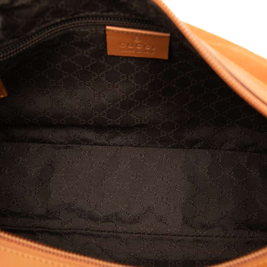 Gucci Canvas Crossbody Orange Canvas Good condition - Model View