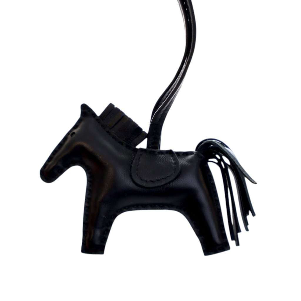 Hermès Milo Lambskin Grigri Rodeo Bag Charm PM Black Leather Good condition - Model View