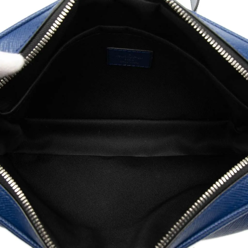 Louis Vuitton Monogram Taigarama Outdoor Messenger Blue Leather Very good - Model View