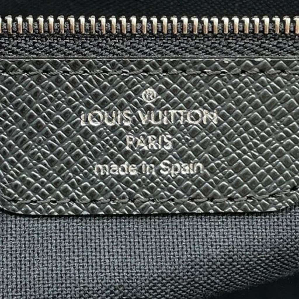 Louis Vuitton Taiga Stanislav Black Leather Good condition - Box View
