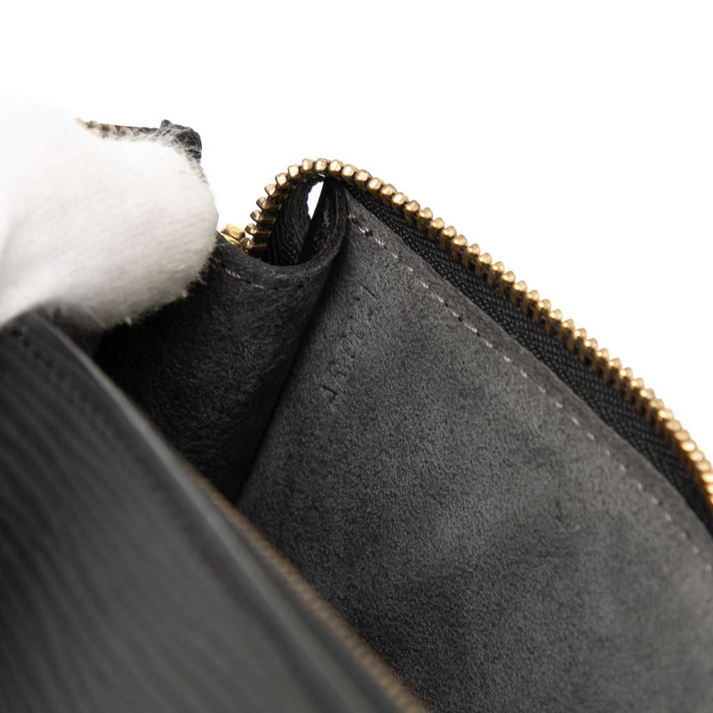 Louis Vuitton Epi Pochette Accessoires Black Leather Good condition - Box View
