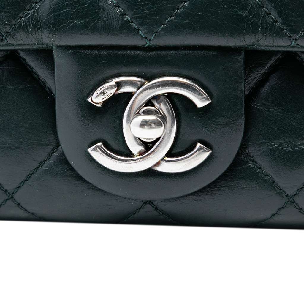 Chanel Medium Glazed Calfskin Duo Color Flap Green Leather Good condition - Box View