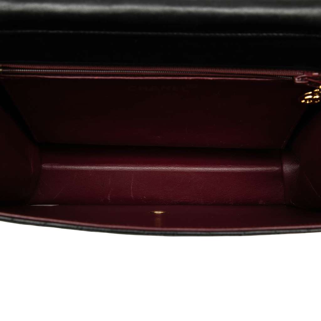 Chanel Medium CC Quilted Lambskin Single Flap Black Leather Good condition - Model View