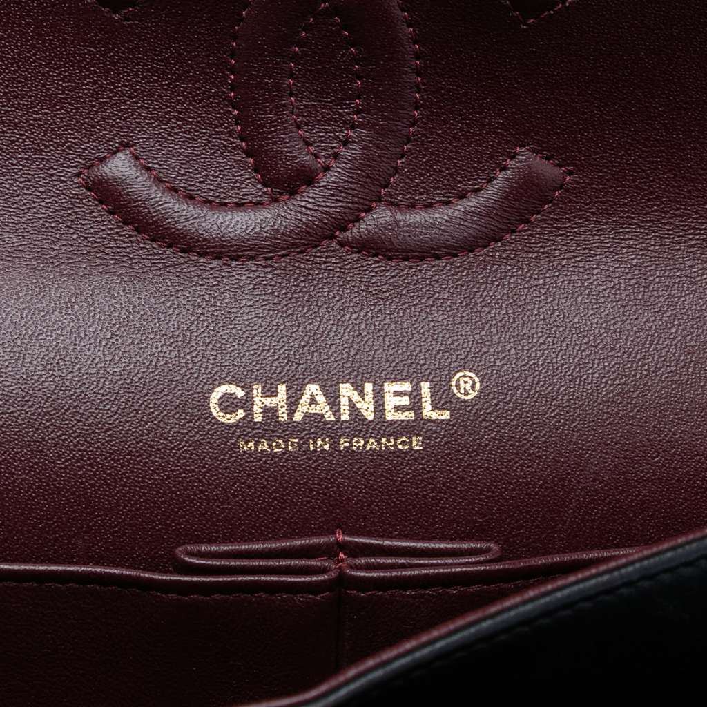 Chanel Medium Classic Chevron Lambskin Double Flap Black Leather Good condition - Box View