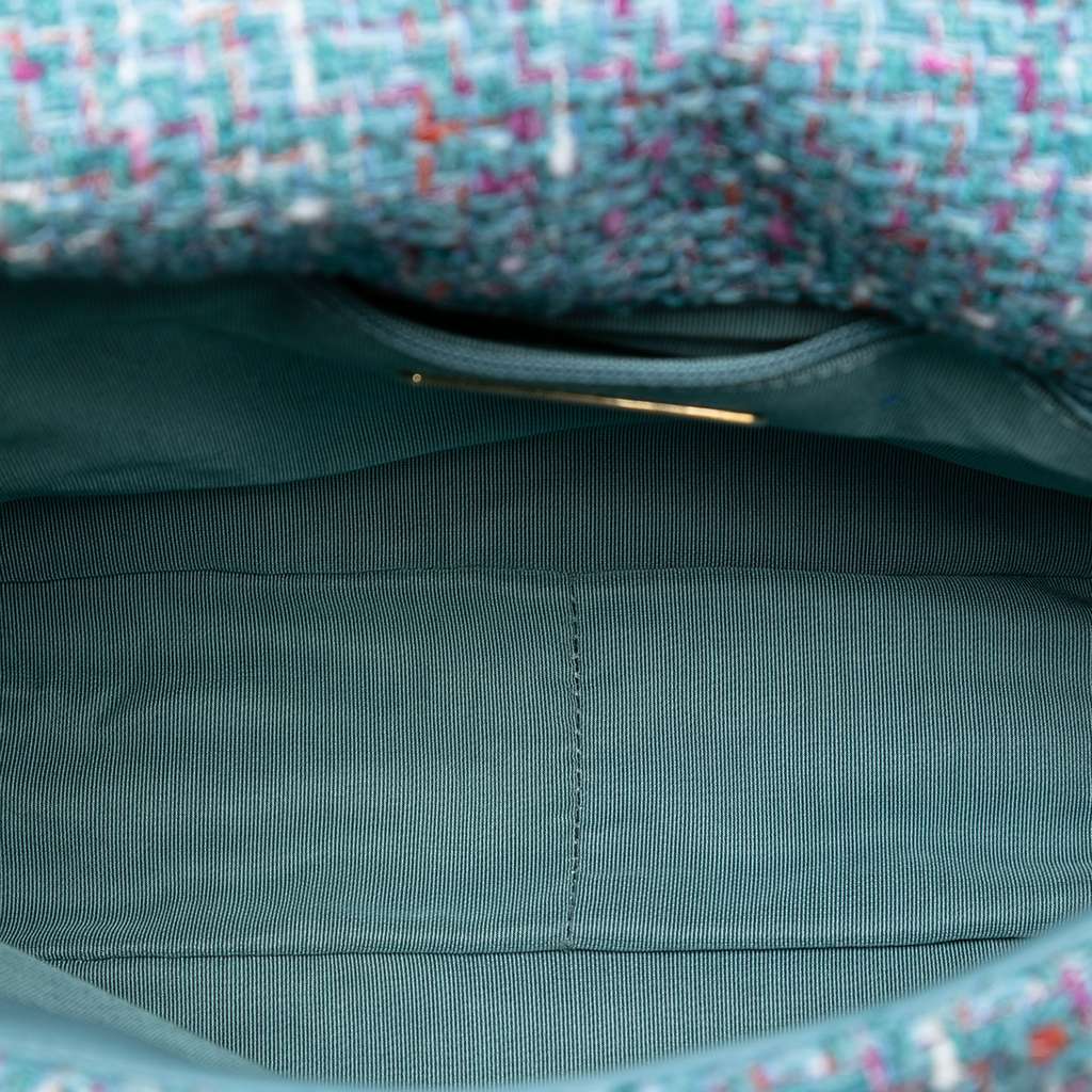 Chanel Large Tweed 19 Flap Blue Tweed Good condition - Model View