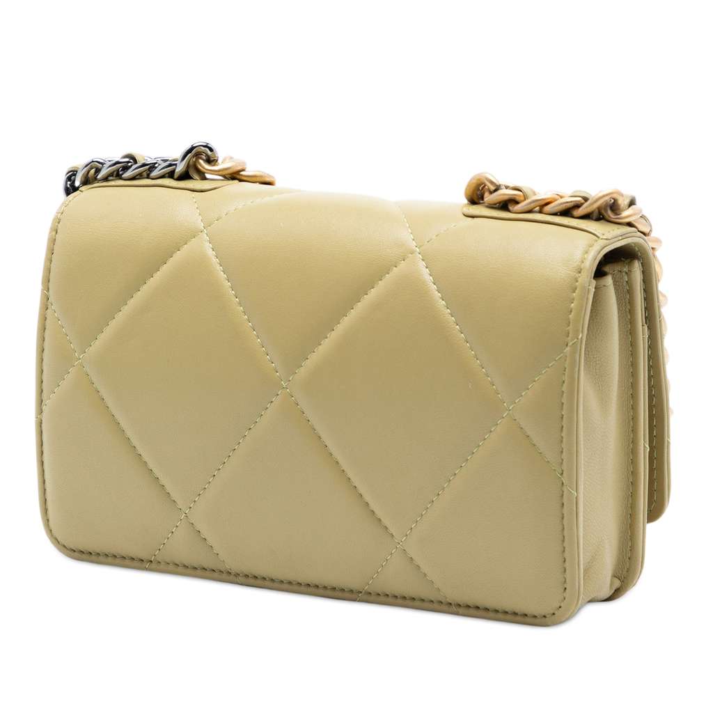 Chanel Quilted Lambskin 19 Wallet on Chain Green Leather Good condition - Back View